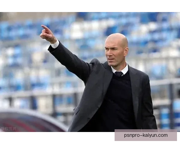 齐达内经典瞬间值得关注，足球历史将铭记这位传奇的非凡表现。